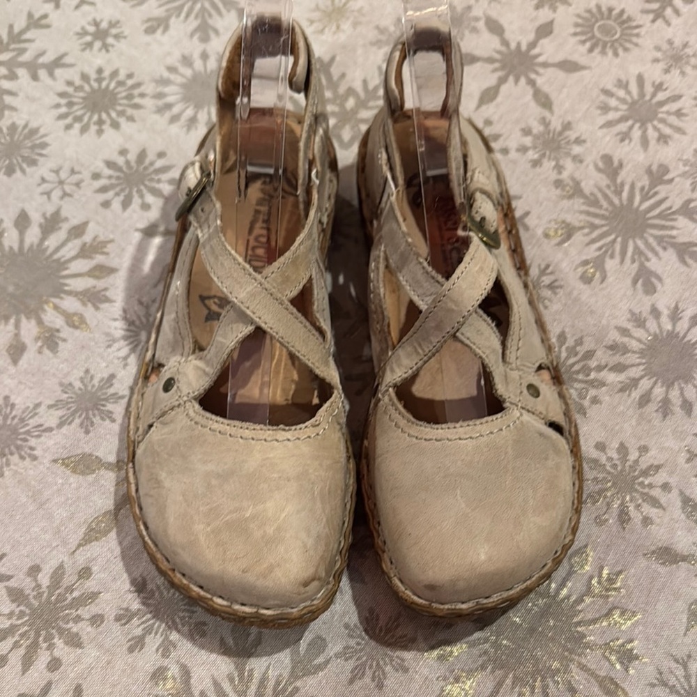 Earth Spirit Beige Leather Sandals